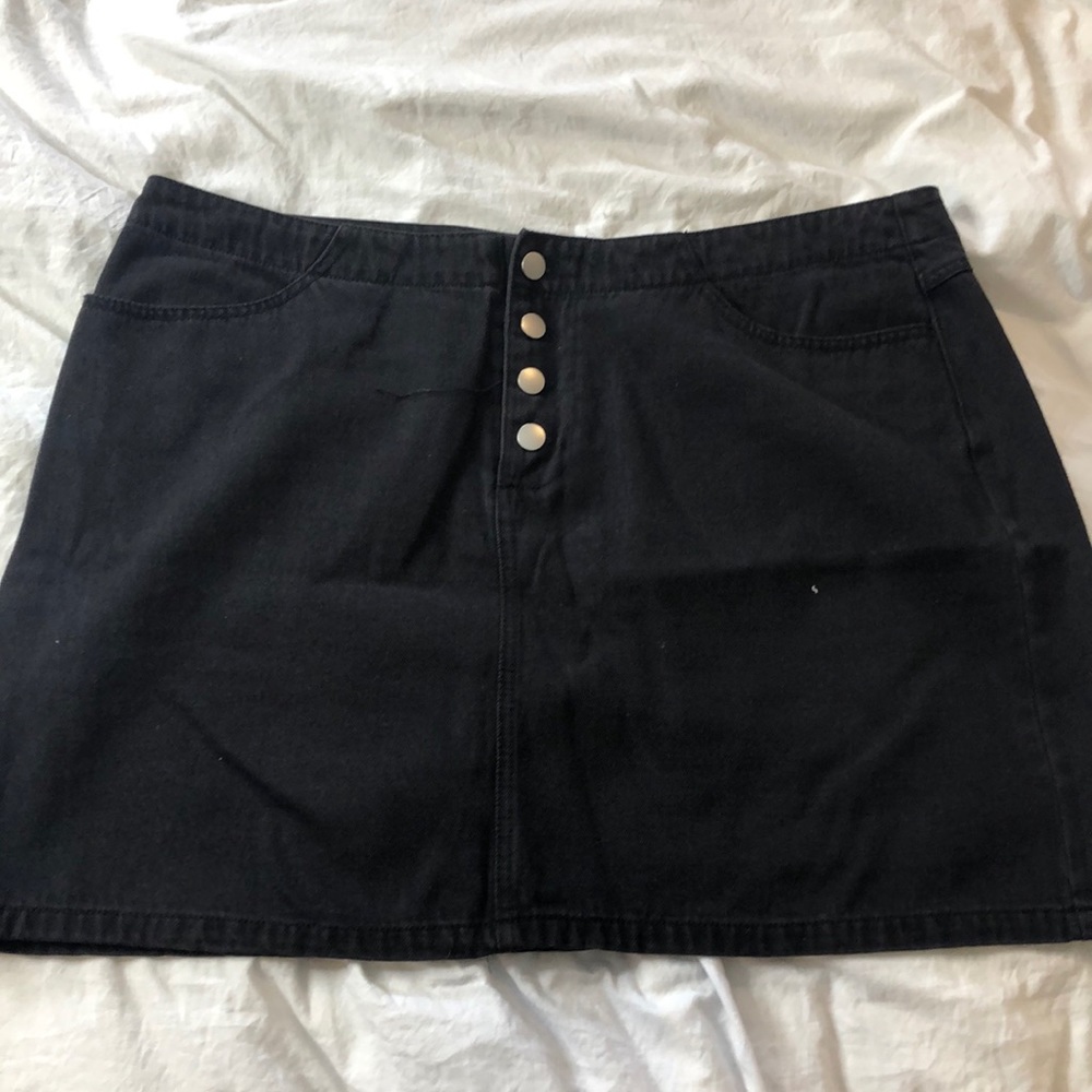PLUS SIZE BLACK BUTTON UP JEAN SKIRT